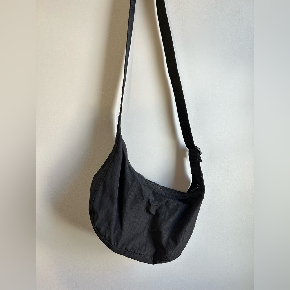 BAGGU Medium Nylon Crescent Bag